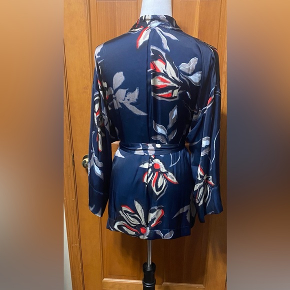 Vanessa Williams Printed Charmeuse
Floral Kimono/Blouse - Picture 3 of 5